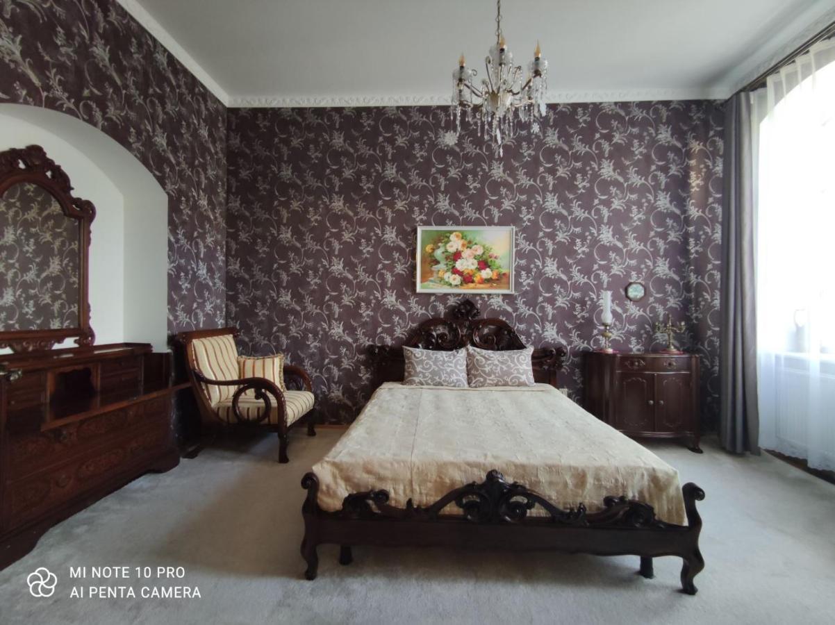 Апартаменти У Шевальє. Lviv Buitenkant foto