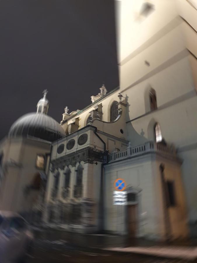 Апартаменти У Шевальє. Lviv Buitenkant foto