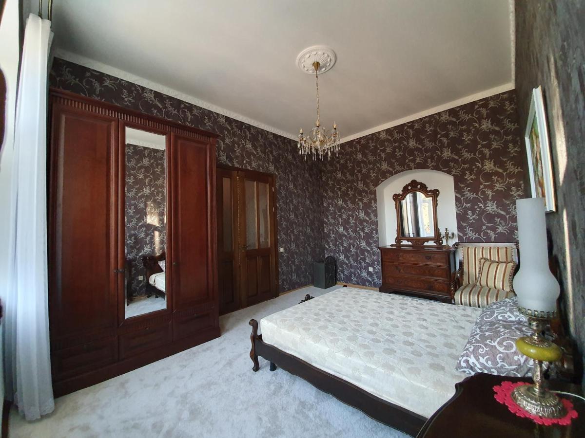 Апартаменти У Шевальє. Lviv Buitenkant foto